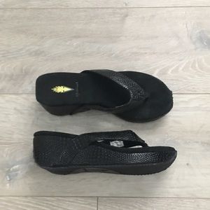 Volatile black platforms